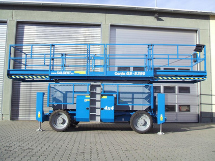 Salgert Arbeitsbühnenverleih: Selbstfahrende Scheren-Arbeitsbühne Genie GS-5390 RT