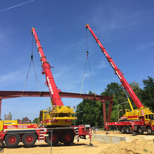 Heben von Stahlbau mit dem LTM 1090 und dem LTF 1060