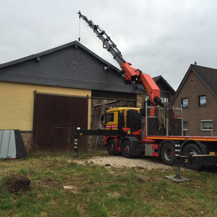 PK 92000 beim Heben von Bauholz