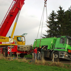 Bergung eines Heizöltransporters in Euskirchen-Kirchheim 
