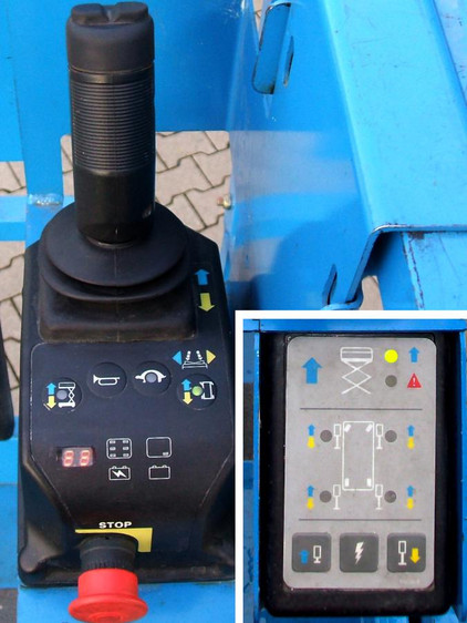 Salgert Arbeitsbühnenverleih: Selbstfahrende Scheren-Arbeitsbühne Genie GS-3232 Bedienpult