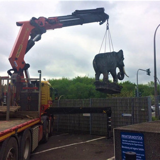 Heben einer Skulptur mit dem PK 92000