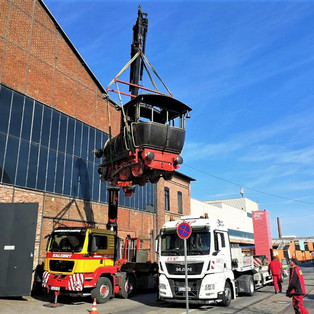 Heben der Film-Lokomotive "EMMA" aus dem Film: Jim Knopf und Lukas der Lokomotivführer mit dem PK 92