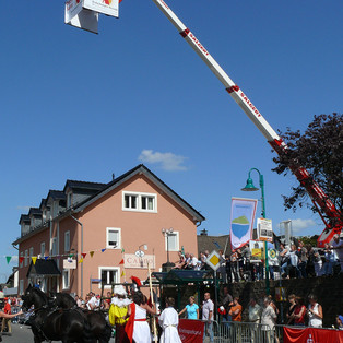 Wumag WT 300 als Moderatoren-Kanzel beim Streitwagenrennen, Neunkirchen