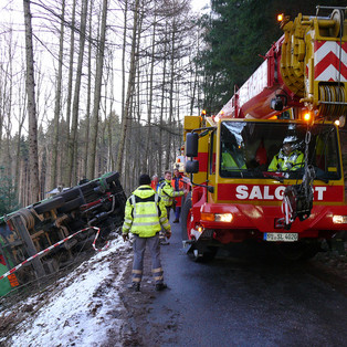 Bergung eines Heizöl-Tankwagens; Lohmar-Grimberg (Foto: www.lohmar.info)