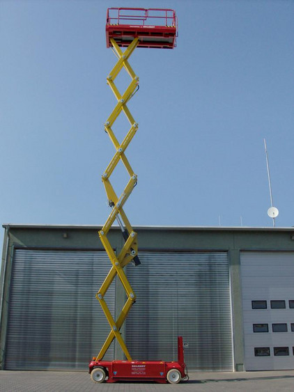 Salgert Arbeitsbühnenverleih: Selbstfahrende Scheren-Arbeitsbühne PB S151-12 E