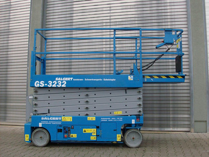 Salgert Arbeitsbühnenverleih: Selbstfahrende Scheren-Arbeitsbühne Genie GS-3232