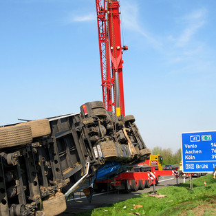 Bergung eines LKW auf der BAB61 