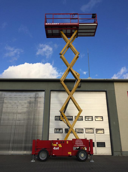 Salgert Arbeitsbühnenverleih: Selbstfahrende Scheren-Arbeitsbühne Genie GS-3369 RT