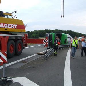 Bergung eines beladenen Zement-Silozuges im Autobahnkreuz Bliesheim 