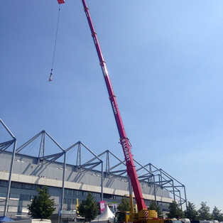 LTM-1070-Bungee-Springen-im-Borussiapark-Mönchengladbach
