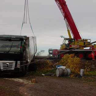 Bergung eines LKW auf der BAB 61