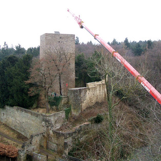 Heben von Material an der Hardtburg bei Euskirchen