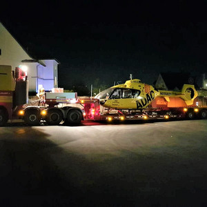 Transport eines ADAC Hubschraubers mit dem 70 to. Faymonville Tiefbett (MegaMAX)
