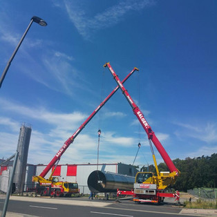 LTM 1040 und LTM 1070 beim Heben von Siloelementen