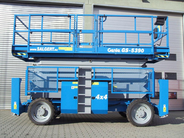 Salgert Arbeitsbühnenverleih: Selbstfahrende Scheren-Arbeitsbühne Genie GS-5390 RT