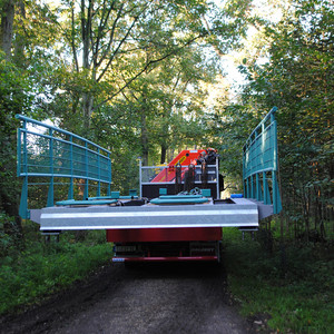 Baustellentransport und Einheben einer Brücke in Kerpen