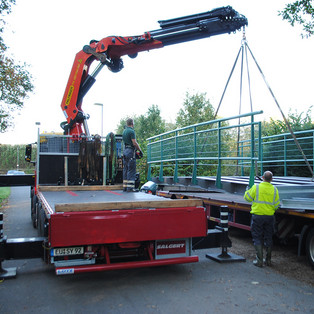 Baustellentransport und Einheben einer Brücke in Kerpen