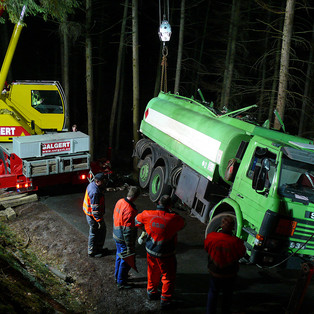 Bergung eines Heizöl-Tankwagens; Lohmar-Grimberg (Foto: www.lohmar.info)