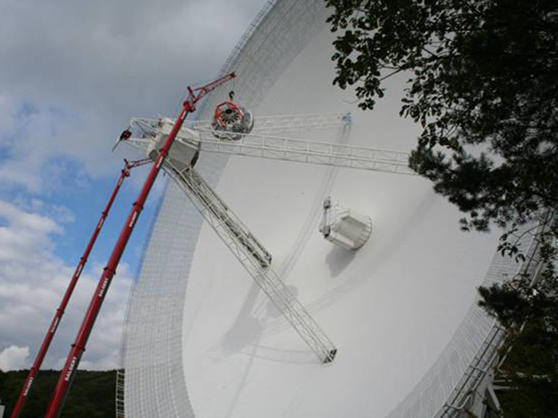 Montage des neuen Subreflektors, Radioteleskop Effelsberg 